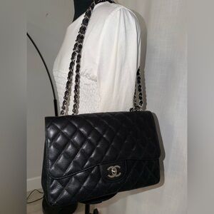Authentic Chanel Jumbo Single Flap in Caviar Leather